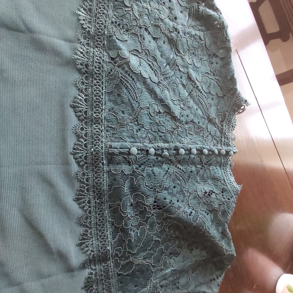 NEW H&M TOP///B2B - Picture 2 of 4